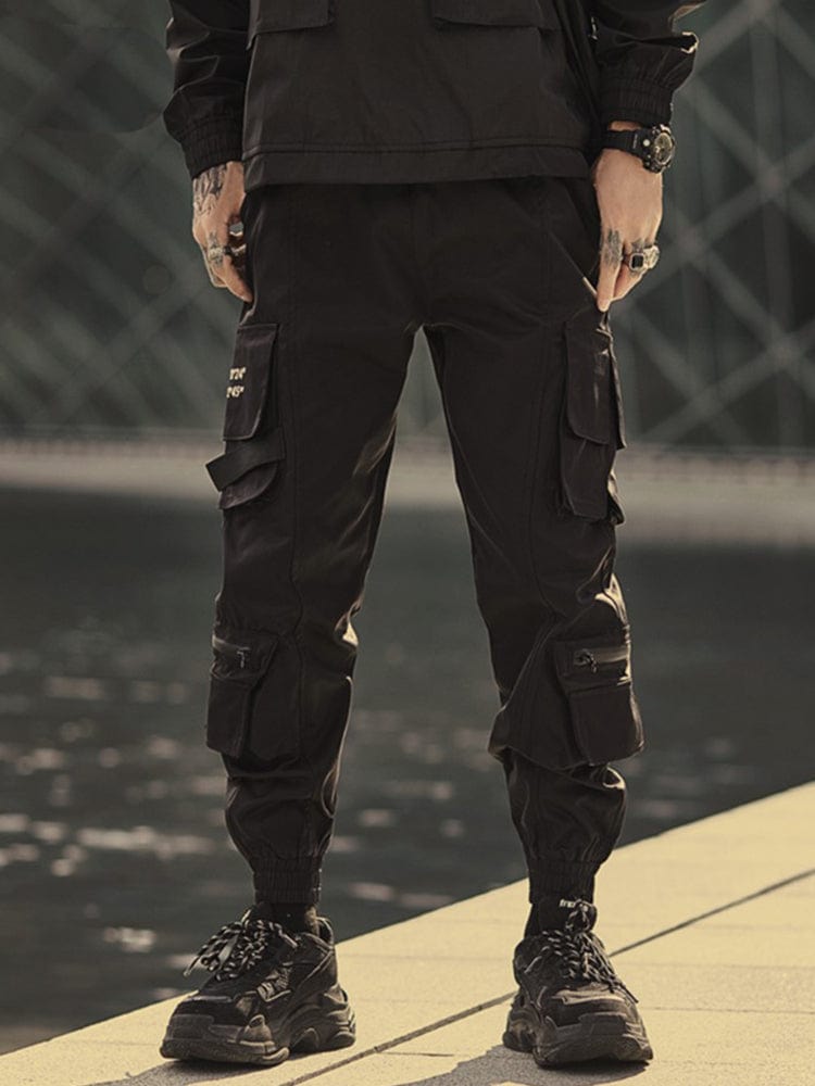 Cargo pants techwear