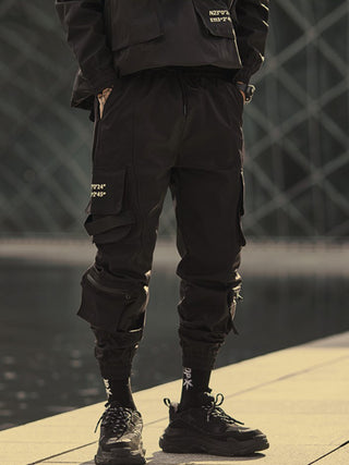 Cargo pants techwear